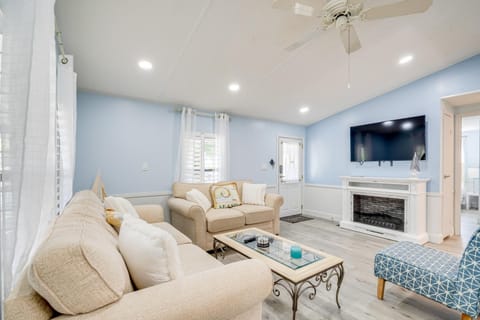 Golf and Pool Access Home with Yard in Lady Lake House in Lady Lake