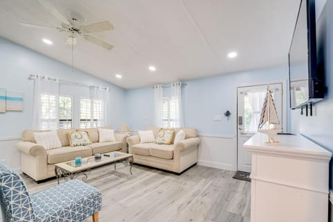 Golf and Pool Access Home with Yard in Lady Lake House in Lady Lake