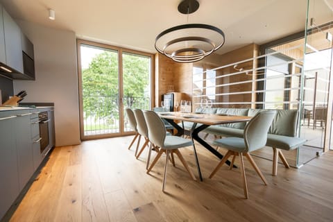 Kitchen or kitchenette, Seating area, Dining area