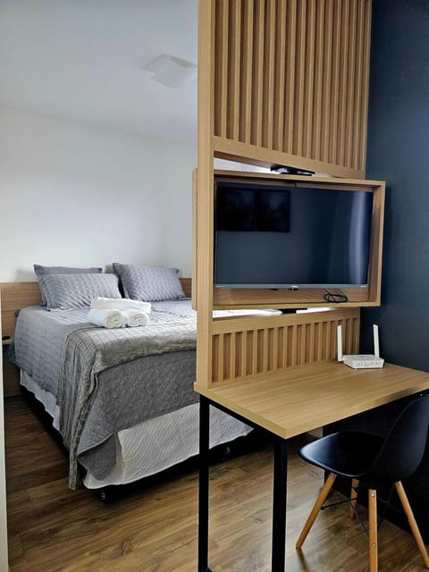 Bed, TV and multimedia, Bedroom