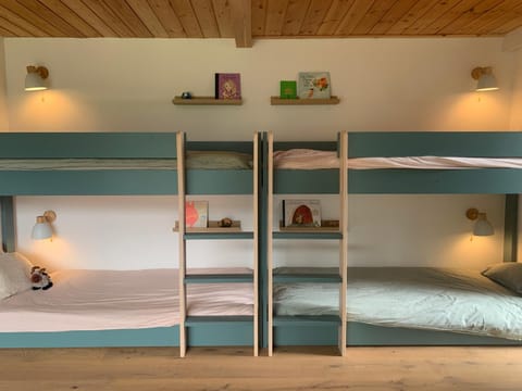 Bedroom, bunk bed
