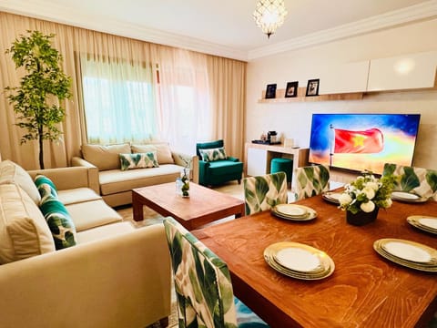 Communal lounge/ TV room, TV and multimedia, Living room, Seating area, Dining area