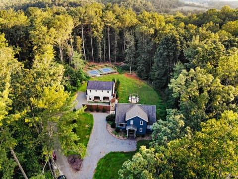 Pickleball - 2 Homes - Sleeps 20 - 151 Brew Trail House in Nelson County