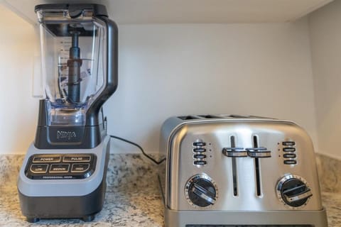 Great for Large Gatherings Sleeps 30 PalmWaveStays Apartment in Coconut Creek