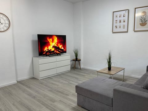 TV and multimedia, Living room, Seating area, Evening entertainment