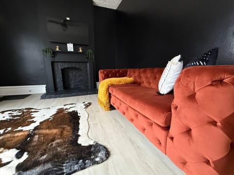 Property building, Communal lounge/ TV room, Living room, Seating area