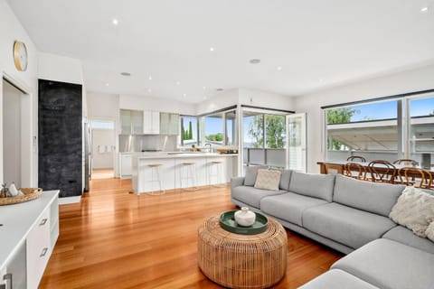 TV and multimedia, Kitchen or kitchenette, Living room, Dining area
