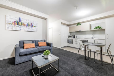 Kitchen or kitchenette, Living room, Seating area, Dining area, oven, stove