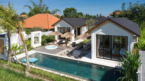 Property building, Pool view, Swimming pool, internet