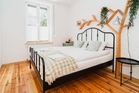 Seating area, Bedroom
