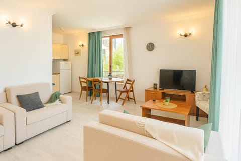 Communal lounge/ TV room, Living room, Seating area