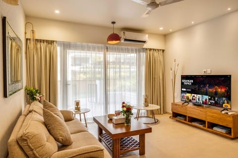 Communal lounge/ TV room, TV and multimedia, Living room, Seating area, Evening entertainment