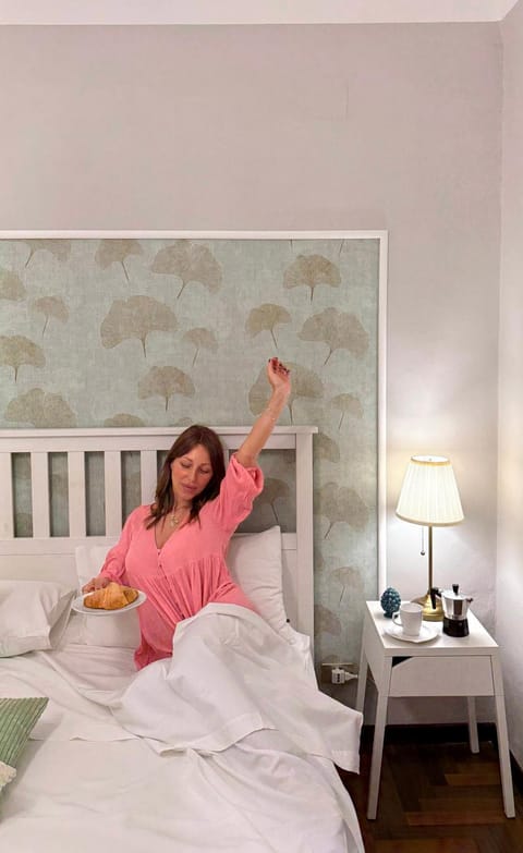 Bed, People, Photo of the whole room, Bedroom, Guests