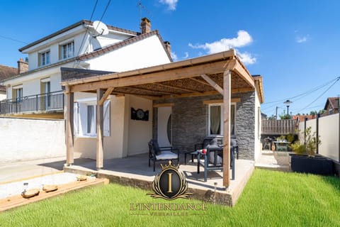 Property building, Patio, Spring, Day, Garden, Garden view