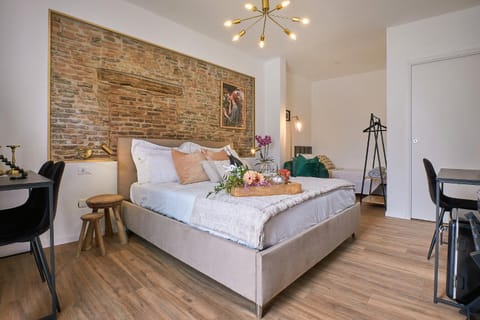Bed, Living room, Photo of the whole room, Seating area, Bedroom