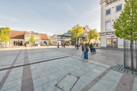 Property building, Neighbourhood, City view, Location