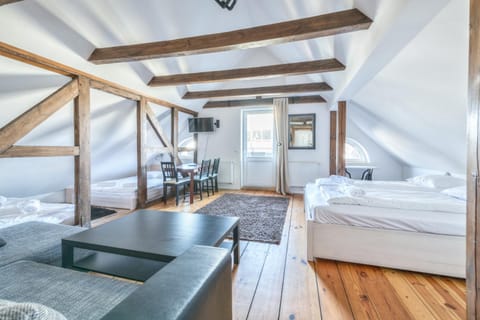 Bed, Living room, Photo of the whole room, Seating area