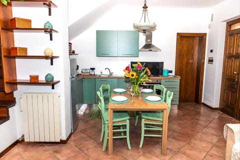 Kitchen or kitchenette, Dining area, stove