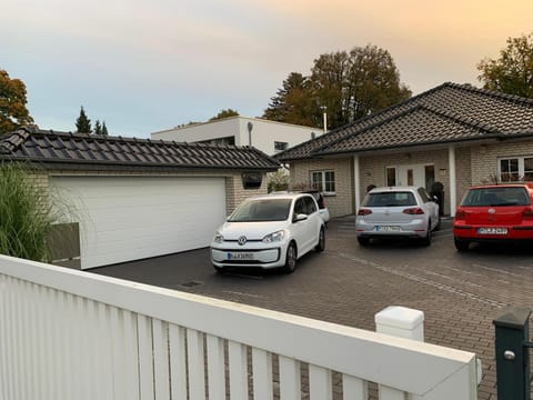 Property building, Day, Neighbourhood, Street view, Parking