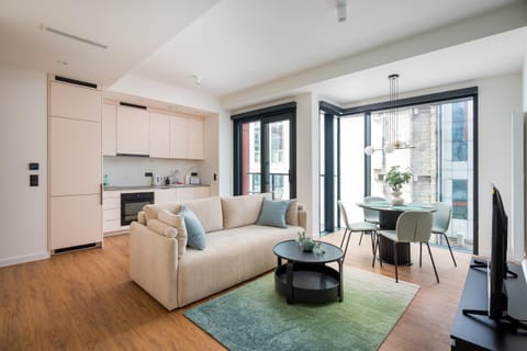 TV and multimedia, Kitchen or kitchenette, Living room, Seating area, Dining area