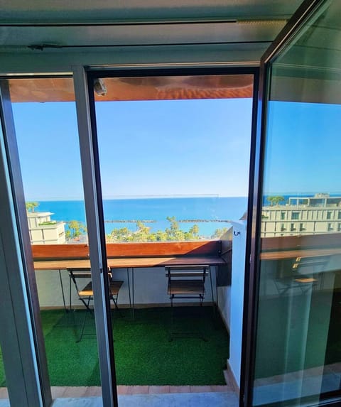 Day, Natural landscape, Balcony/Terrace, Dining area, Sea view