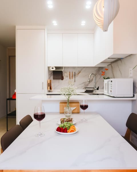 Dining area, kitchen
