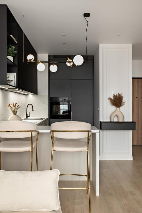 Kitchen or kitchenette, Dining area, stove