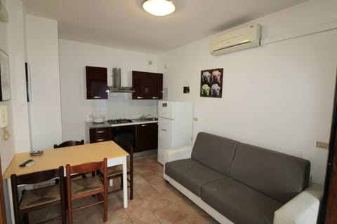 Kitchen or kitchenette, Living room, Seating area, Dining area, oven, stove, air conditioner