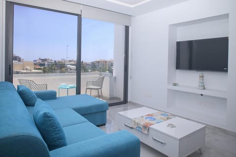 Communal lounge/ TV room, Living room, Seating area