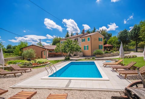 Property building, Patio, Day, Garden, Garden view, Pool view, Swimming pool, sunbed