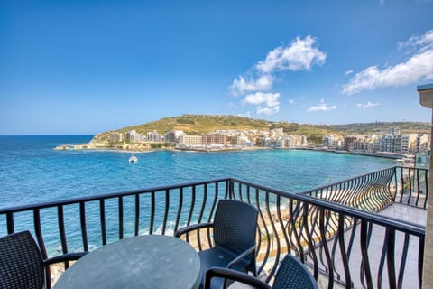 Day, Natural landscape, Seating area, Mountain view, Sea view