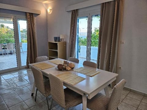 KOUNOUPISEA Holidays house ΜΕ ΥΠΕΡΟΧΗ ΘΕΑ ΣΤΟ ΠΟΡΤΟ ΧΕΛΙ House in Argolis, Greece