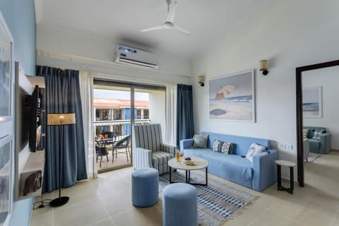 TV and multimedia, Living room, Seating area, Dining area, air conditioner