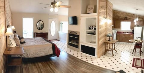 Ozark Spring Cabin 06 Spring Haven King Spa Tub Cabin in Carroll County