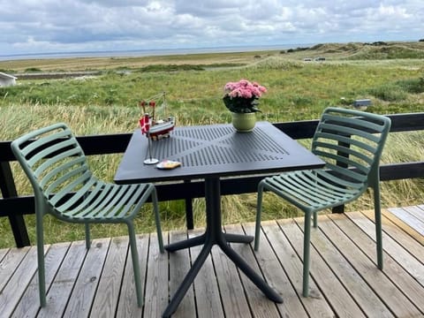 View (from property/room), Balcony/Terrace, Dining area, Sea view