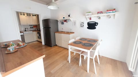 Kitchen or kitchenette, Dining area, stove