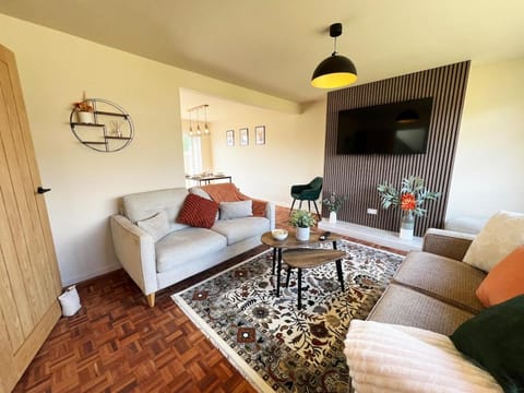 Contractor Stays - Free Private Parking & Fast Wi-Fi House in Yeovil