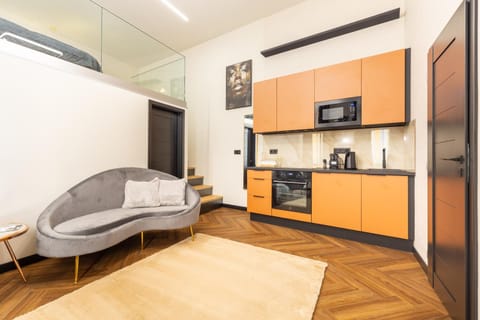 Kitchen or kitchenette, Seating area, stove