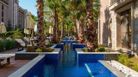 Day, Swimming pool