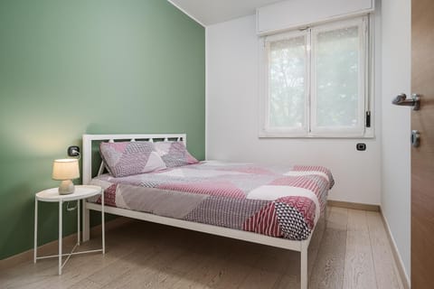 Bed, Photo of the whole room, Bedroom, internet