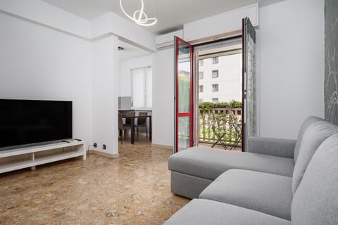 Communal lounge/ TV room, TV and multimedia, Living room, Seating area, Evening entertainment