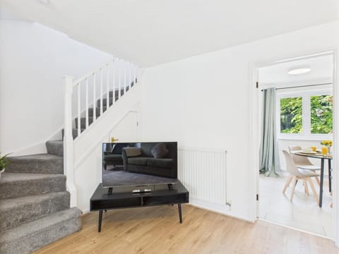 TV and multimedia, Living room, Dining area