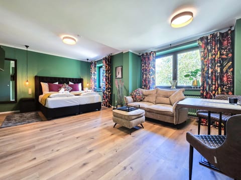 Bed, Living room, Photo of the whole room, Seating area, Bedroom