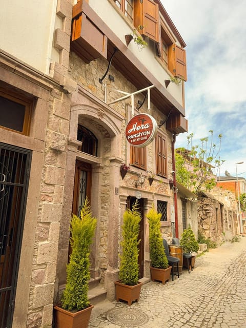 Property building, Off site, Day, Property logo or sign, Neighbourhood, Street view