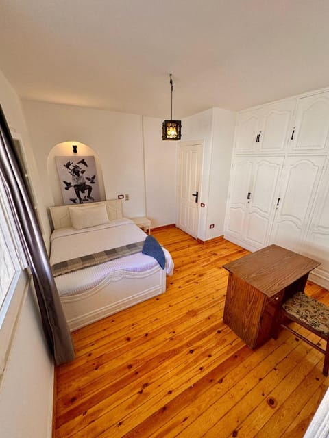 Bed, Living room, Photo of the whole room, Bedroom, wardrobe