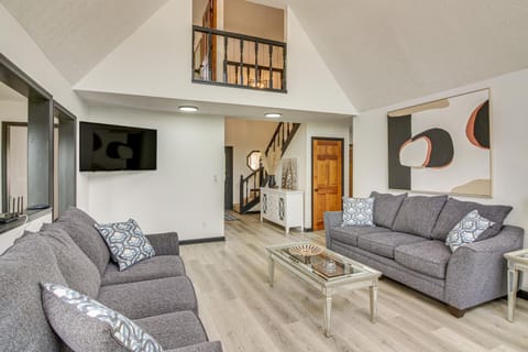 Walk to Marina Water-View Dale Hollow Lake Escape House in Tennessee