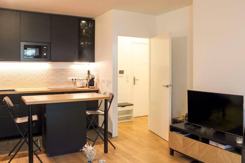 Beautiful 1-bedroom apartment with terrace Apartment in Paris