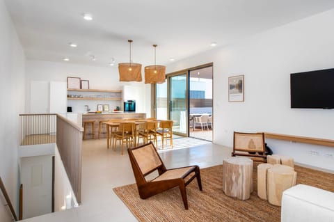 Kitchen or kitchenette, Living room, Seating area