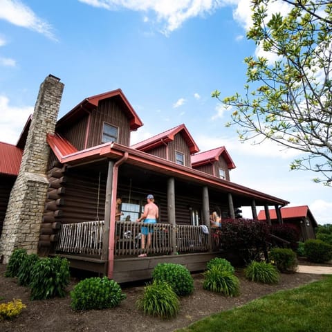 Big Sky Lodge - by The Chalets House in Falls Township
