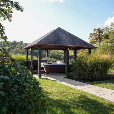 Big Sky Lodge - by The Chalets House in Falls Township